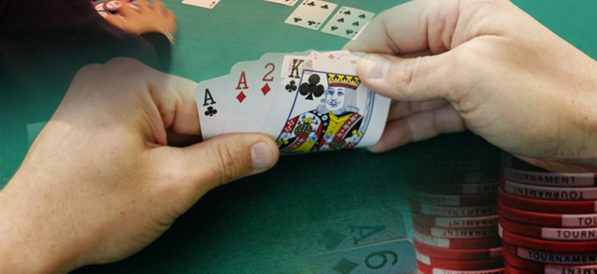 Tips with which you can become a better poker player quite fast